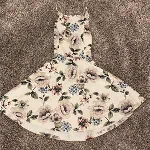 Small white and floral patterned dress w lace